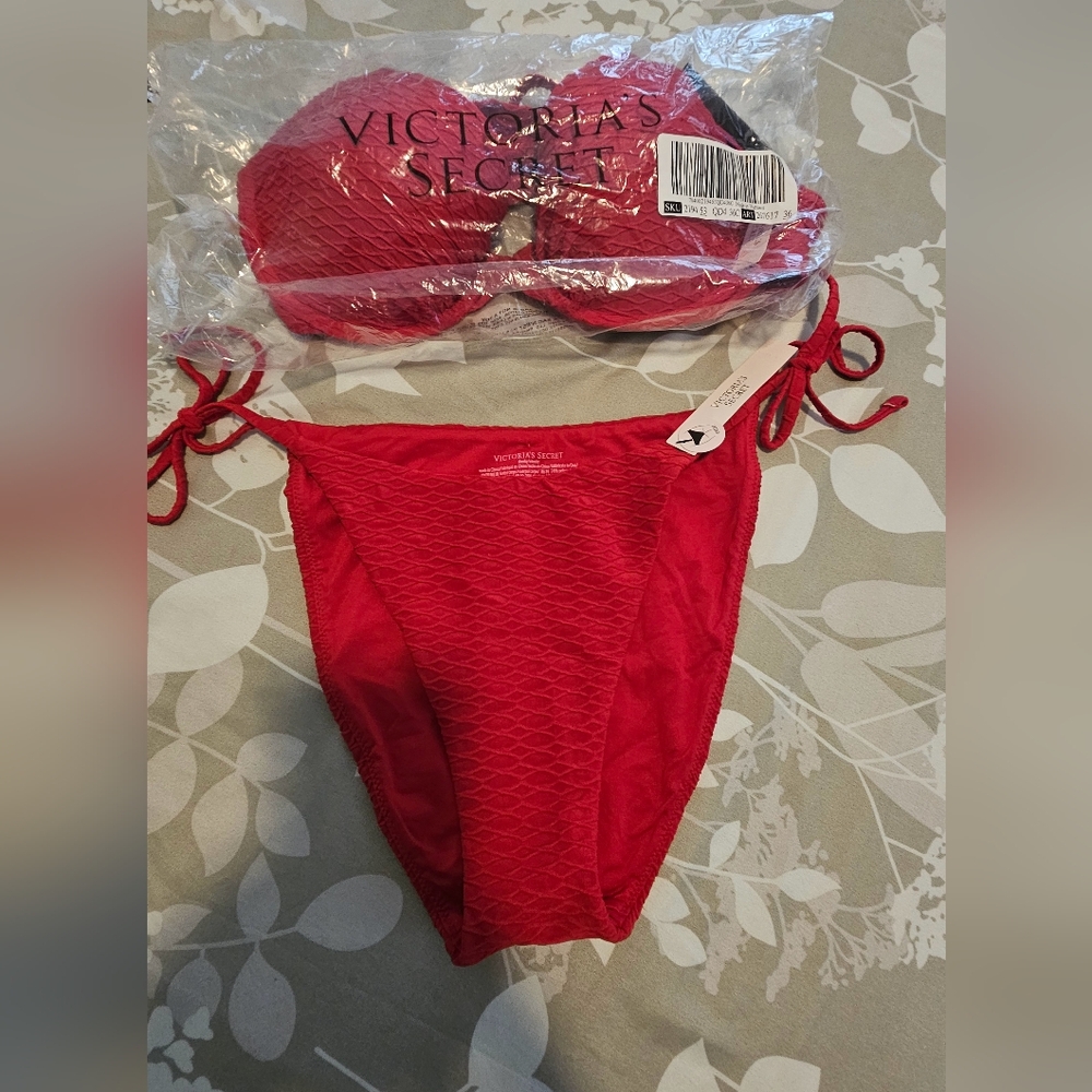 Brand new Viictoria's Secret 2 piece swimsuit